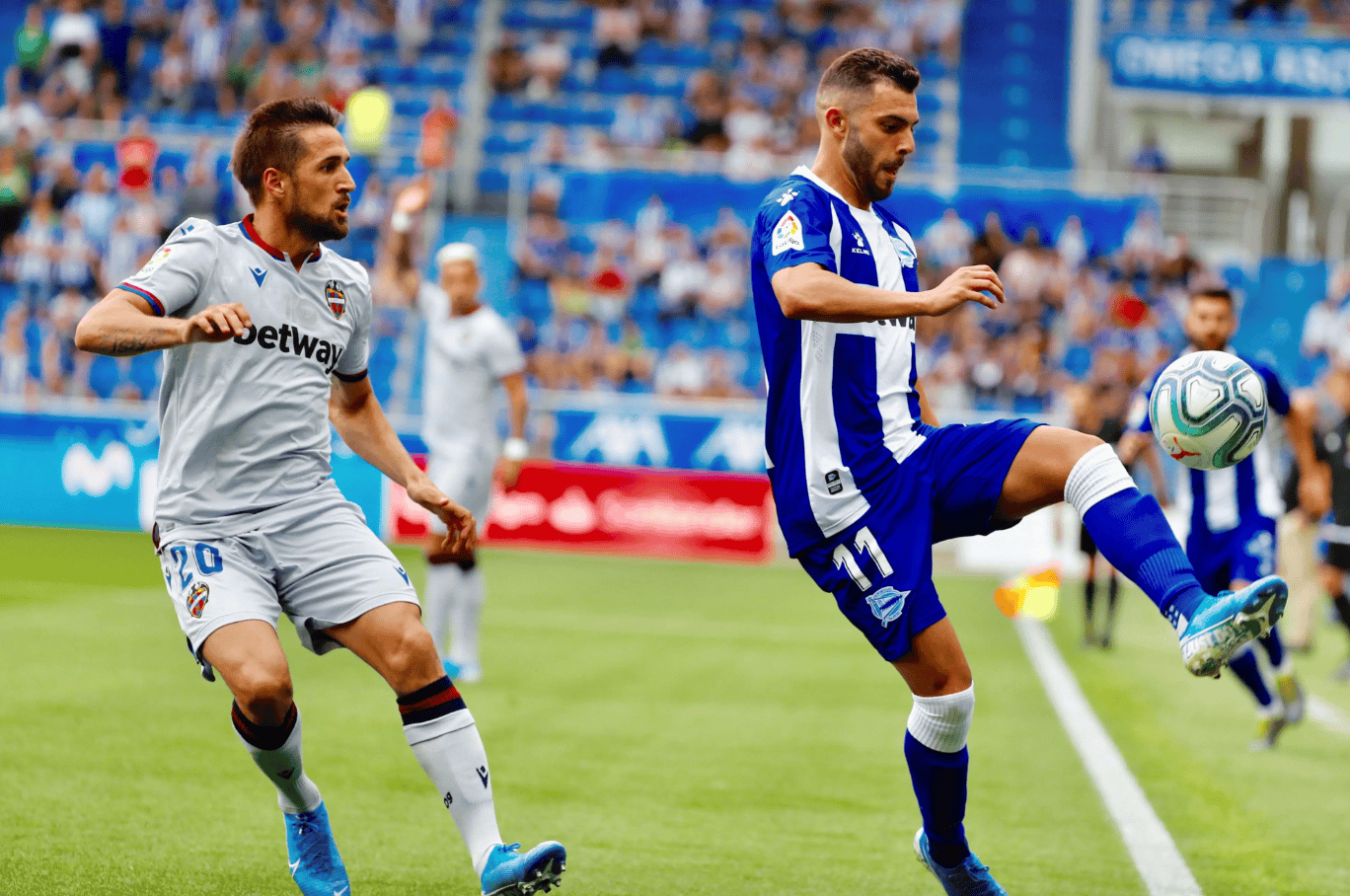 关于比利亚雷亚尔主场迎战阿拉维斯，冲击积分榜前列的信息