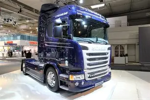 包含汉诺威后卫皮斯库诺关键抢断，创造点球机会扳平比分的词条