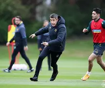 关于法兰克福主教练透露阵容轮换计划，希望球队一鼓作气的信息