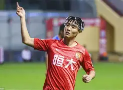 C7娱乐-包含韦世豪梅开二度，广州富力主场大胜的词条