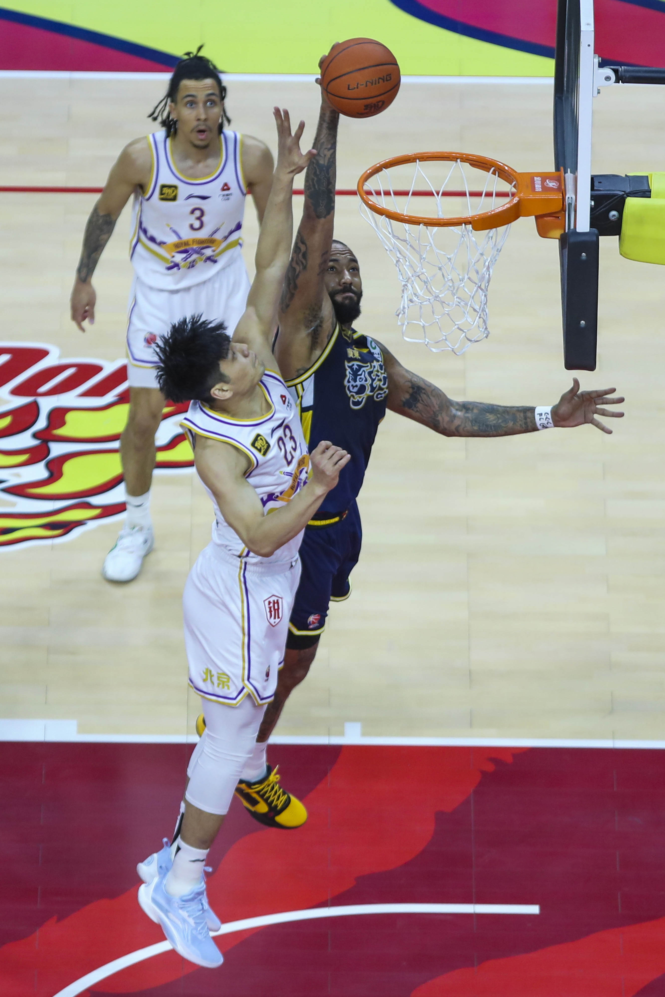 C7娱乐app下载-NBA总决赛战况剧烈，球场上纷纷发生惊喜